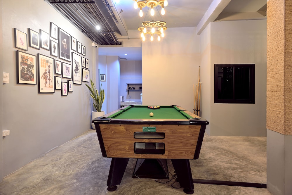 castle black bangkok hostel