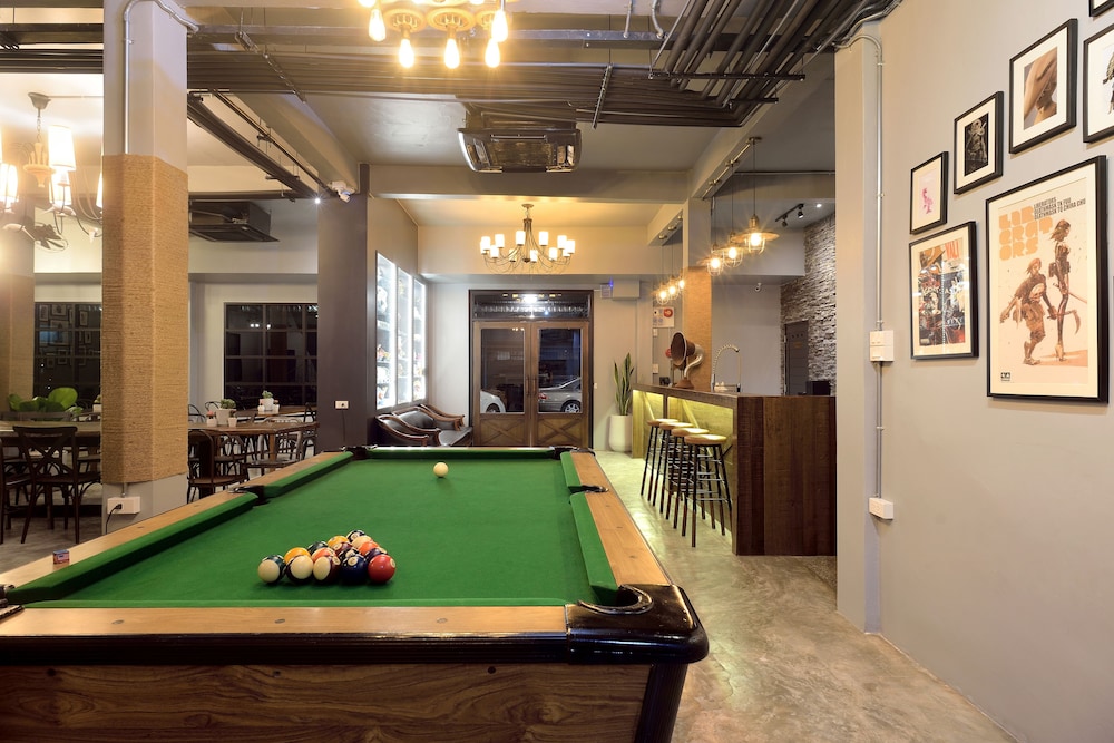 castle black bangkok hostel