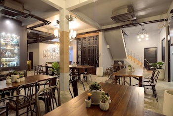 castle black bangkok hostel