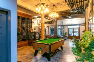 castle black bangkok hostel