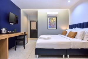 castle black bangkok hostel