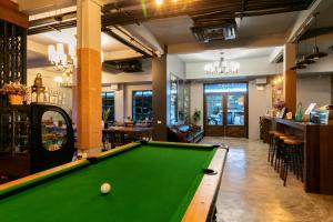castle black bangkok hostel