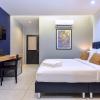 castle black bangkok hostel