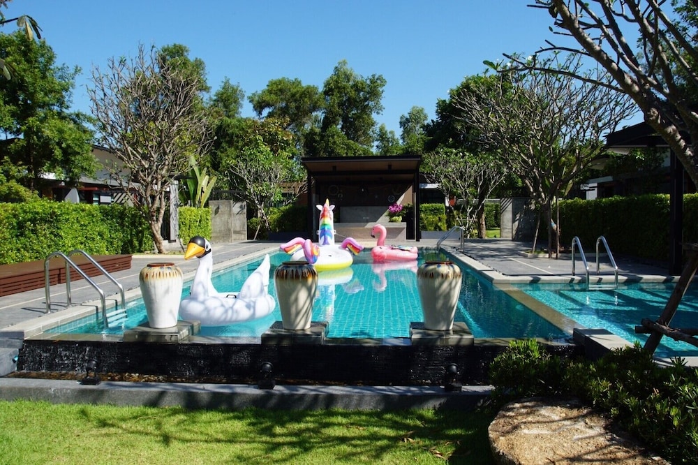 chatnipa beach resort by morseng