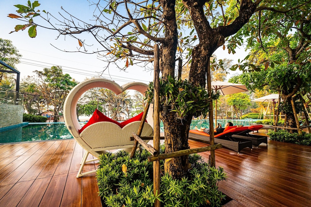 chatnipa beach resort by morseng