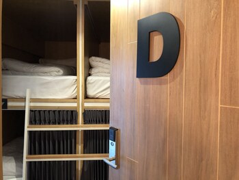 stay thapae hostel