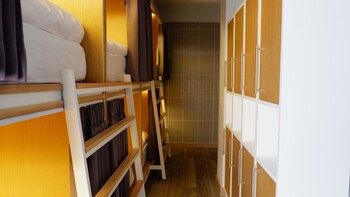stay thapae hostel