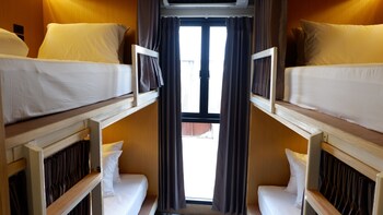stay thapae hostel