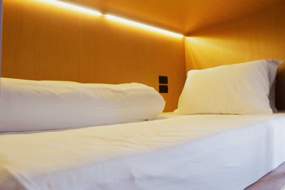 stay thapae hostel