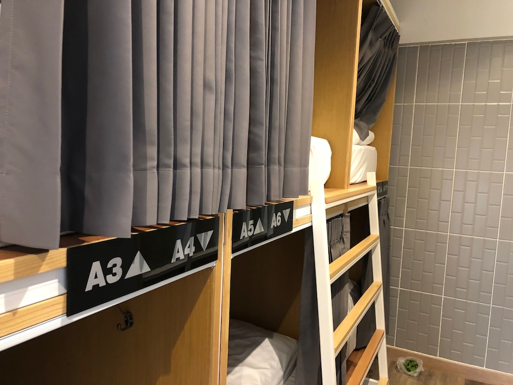 stay thapae hostel