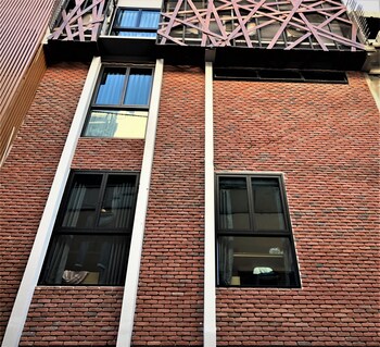 stay thapae hostel