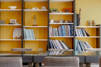 the laid back dragon lodge