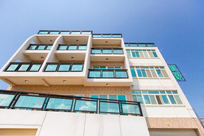 the laid back dragon lodge