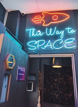 met a space pod arab street