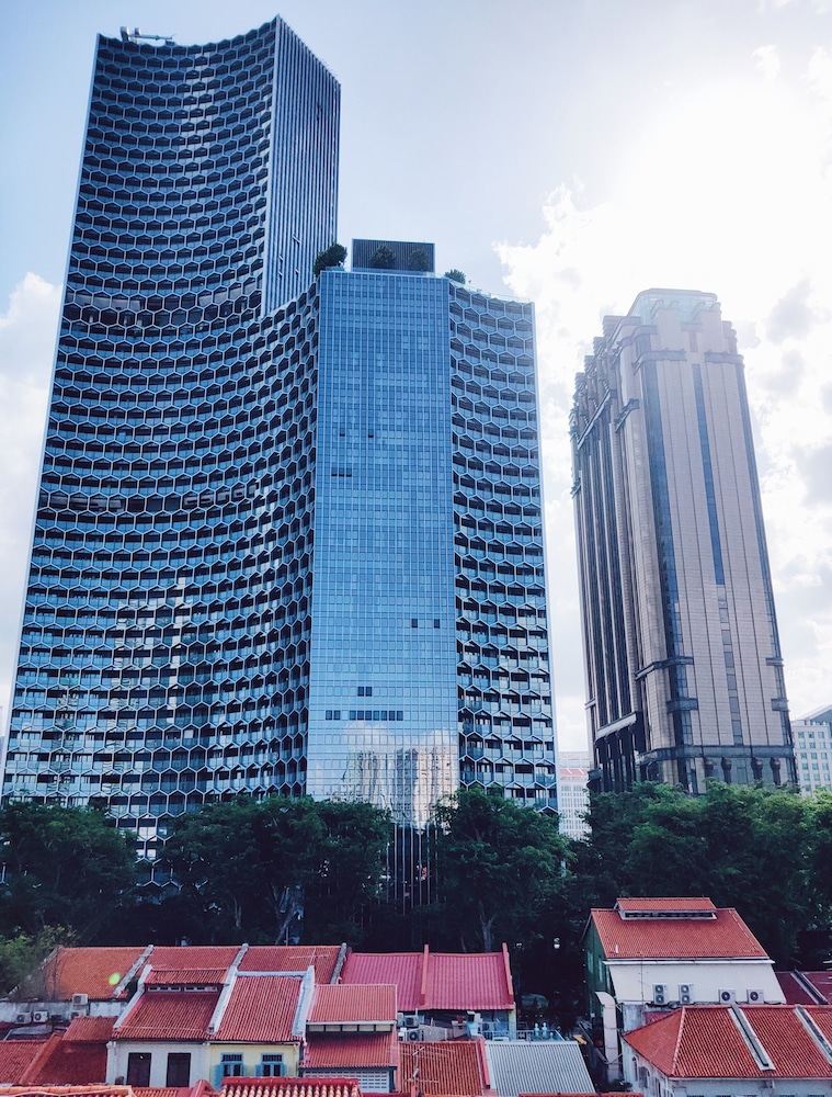 met a space pod arab street