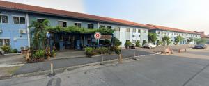 the blue place hotel dmk by zuzu