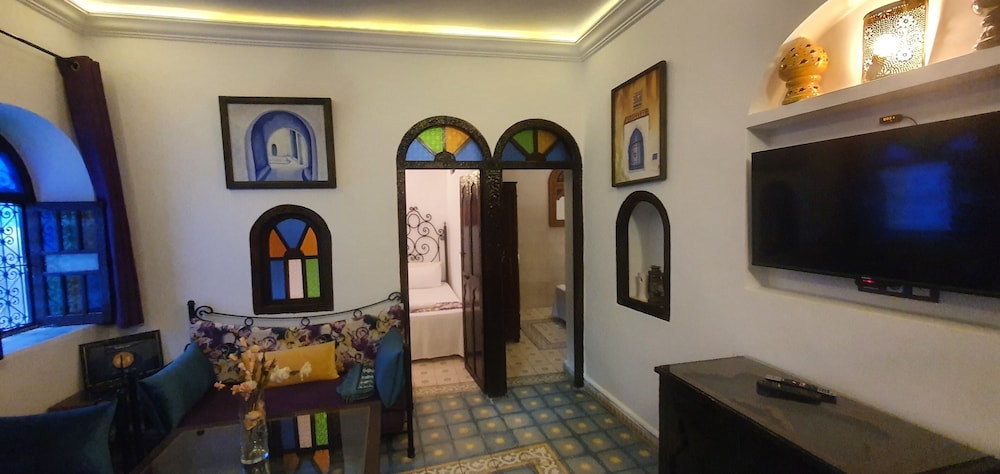 dar nokhba inn