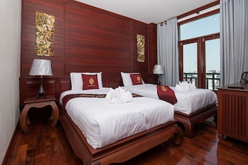 manorom chateau hotel