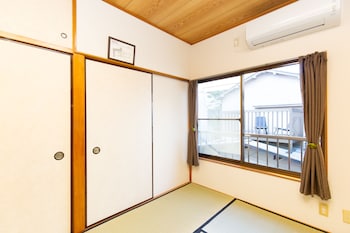 kagurazaka retro bar and hotel