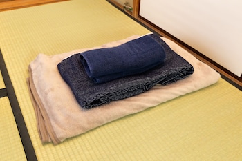 kagurazaka retro bar and hotel