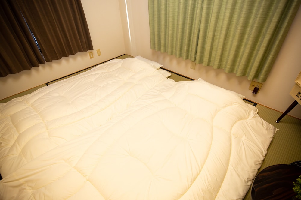 kagurazaka retro bar and hotel