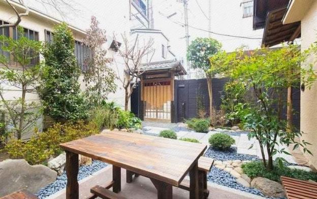 kagurazaka retro bar and hotel