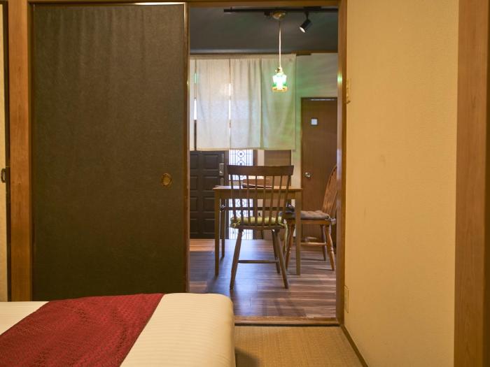 kagurazaka retro bar and hotel