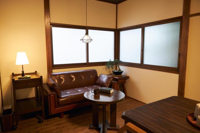 kagurazaka retro bar and hotel