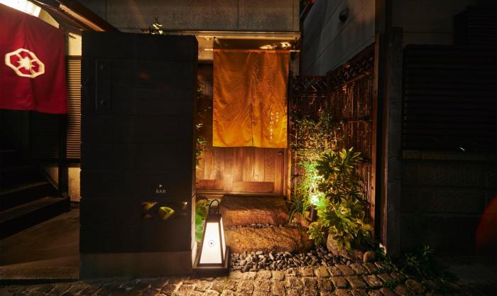 kagurazaka retro bar and hotel