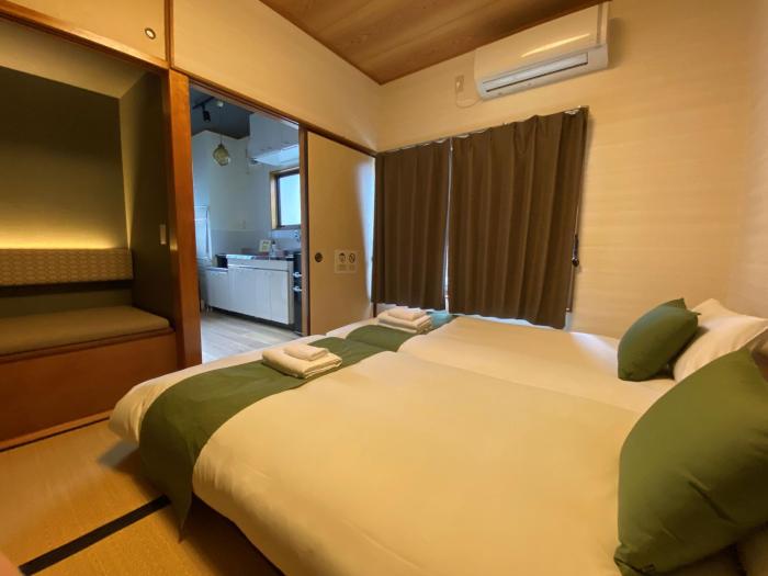 kagurazaka retro bar and hotel