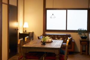 kagurazaka retro bar and hotel