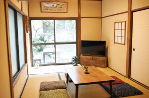 kagurazaka retro bar and hotel