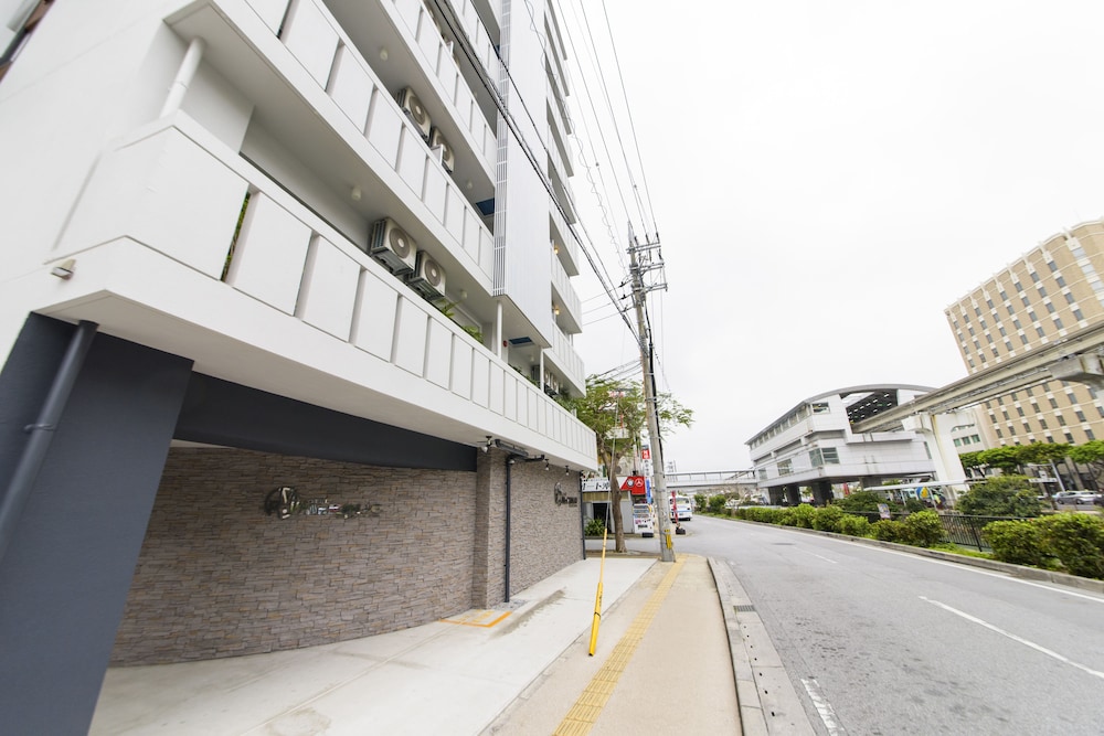 mr kinjo in asahibashi station square