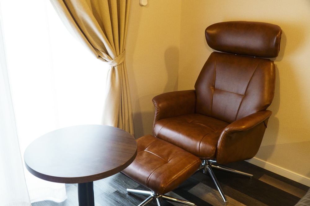 mr kinjo in asahibashi station square