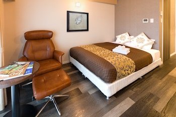 mr kinjo in asahibashi station square