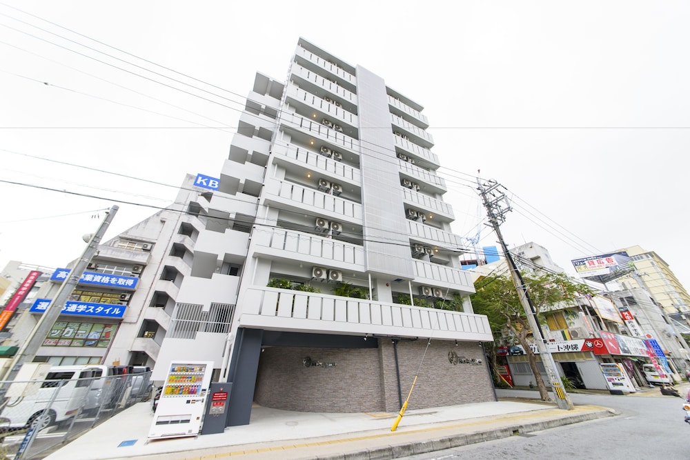 mr kinjo in asahibashi station square