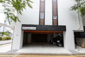 mr kinjo in asahibashi station square