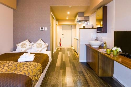 mr kinjo in asahibashi station square