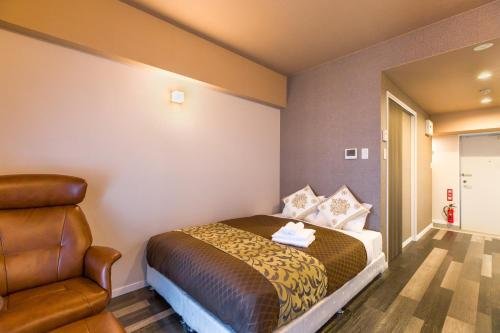 mr kinjo in asahibashi station square