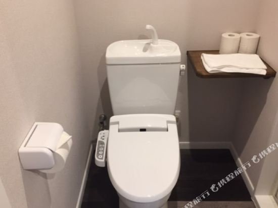 mr kinjo in asahibashi station square