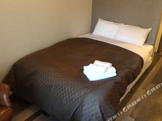 mr kinjo in asahibashi station square