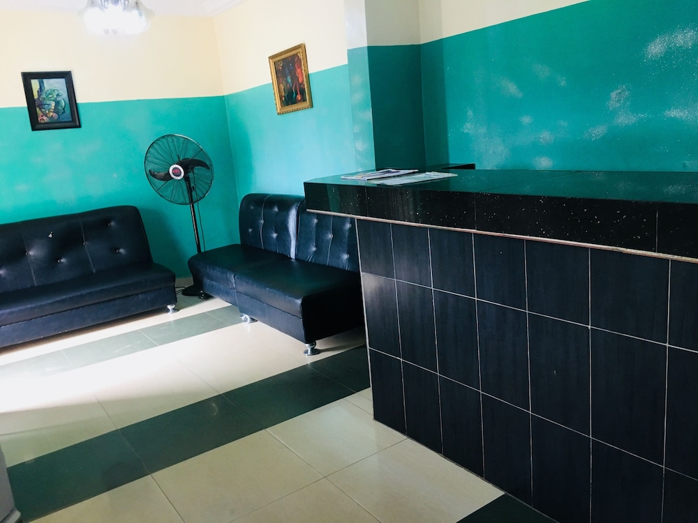 mignonette hotel and suites