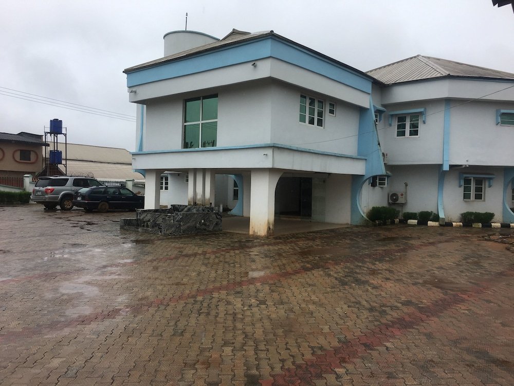 mignonette hotel and suites