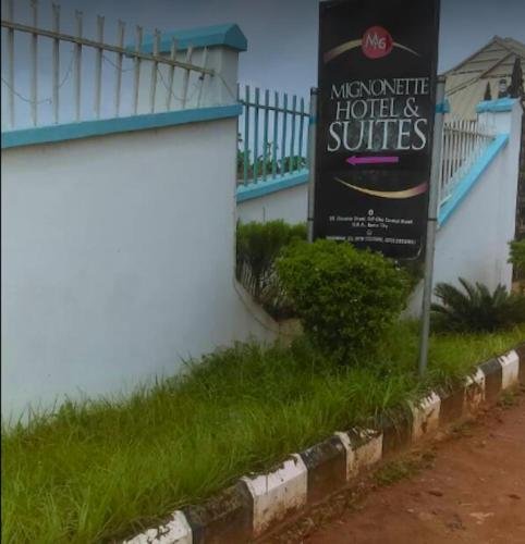 mignonette hotel and suites