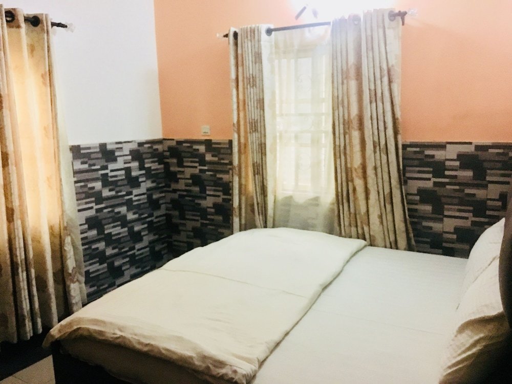 mignonette hotel and suites