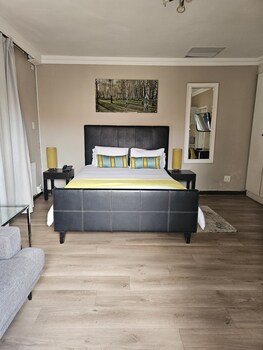 four seasons lehae guest house