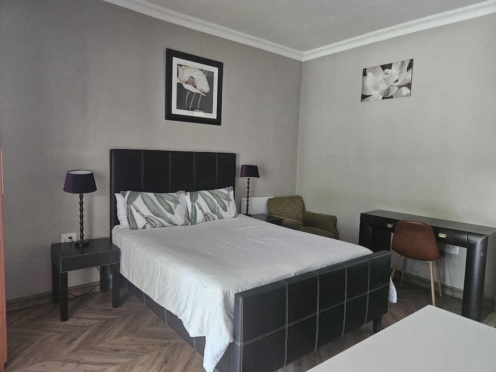 four seasons lehae guest house