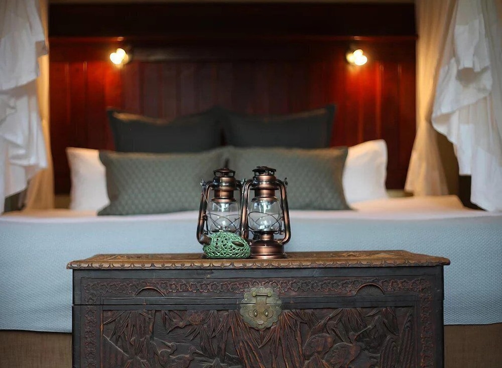 ivory wilderness river rock lodge