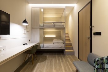 meander 1948 hostel taipei main station