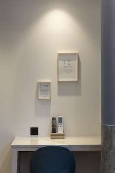 meander 1948 hostel taipei main station